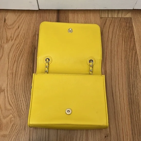 Tory Burch Alexa Yellow Leather Logo Convertible Bag - Picture 15 of 16